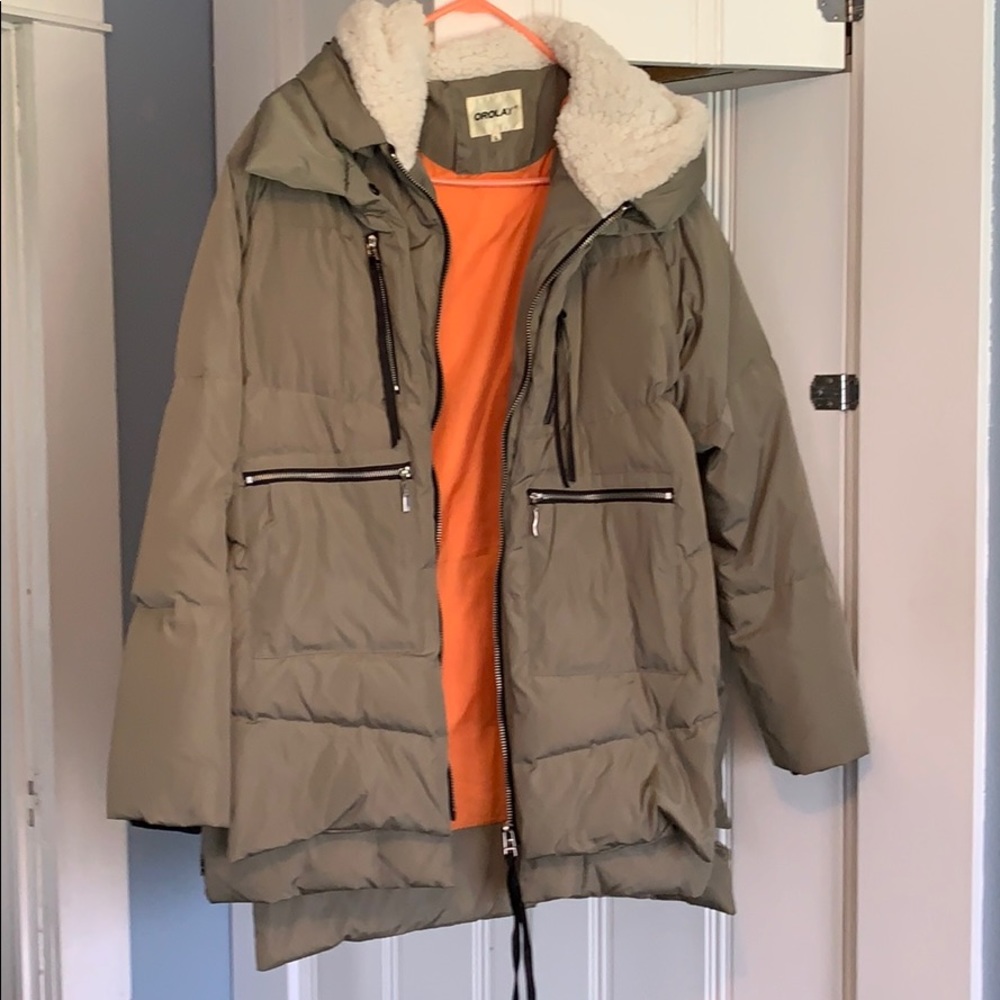 Fun puffy jacket with hood.